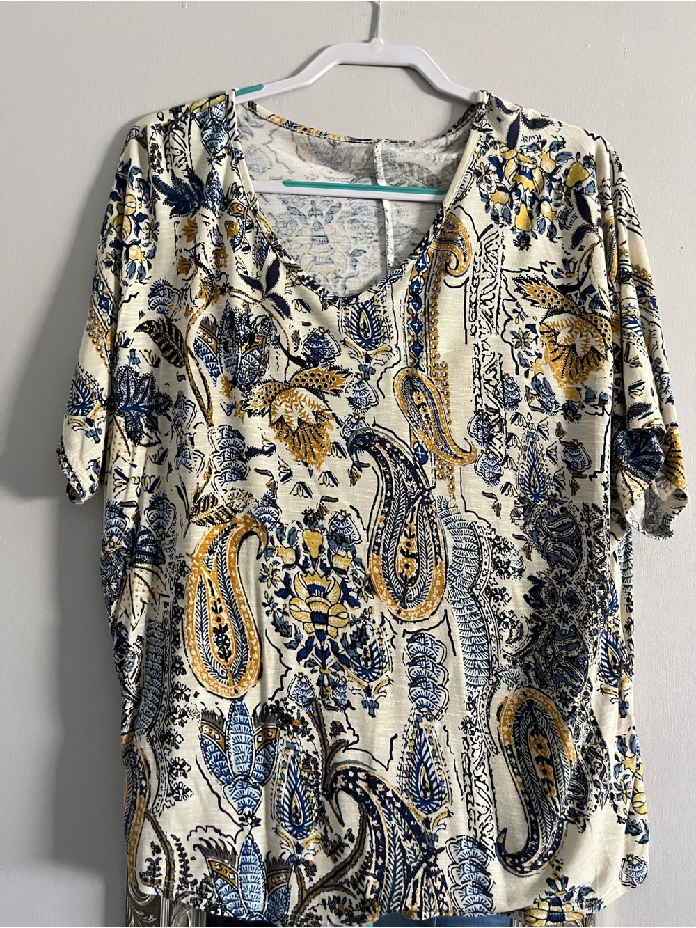 Cream Paisley V-Neck Short Sleeve Top with Blue & Gold Print
